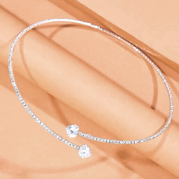 ⚜️[𝟯/$𝟯𝟴]⚜️NEW CZ Heart & Rhinestone Silver Rigid Necklace - Picture 3 of 7